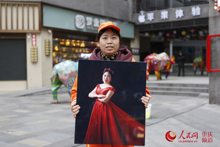 Chongqing sanitation workers get moment in spotlight