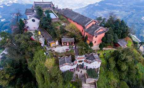 Ancient Jingyin Temple built on cliff in Chongqing