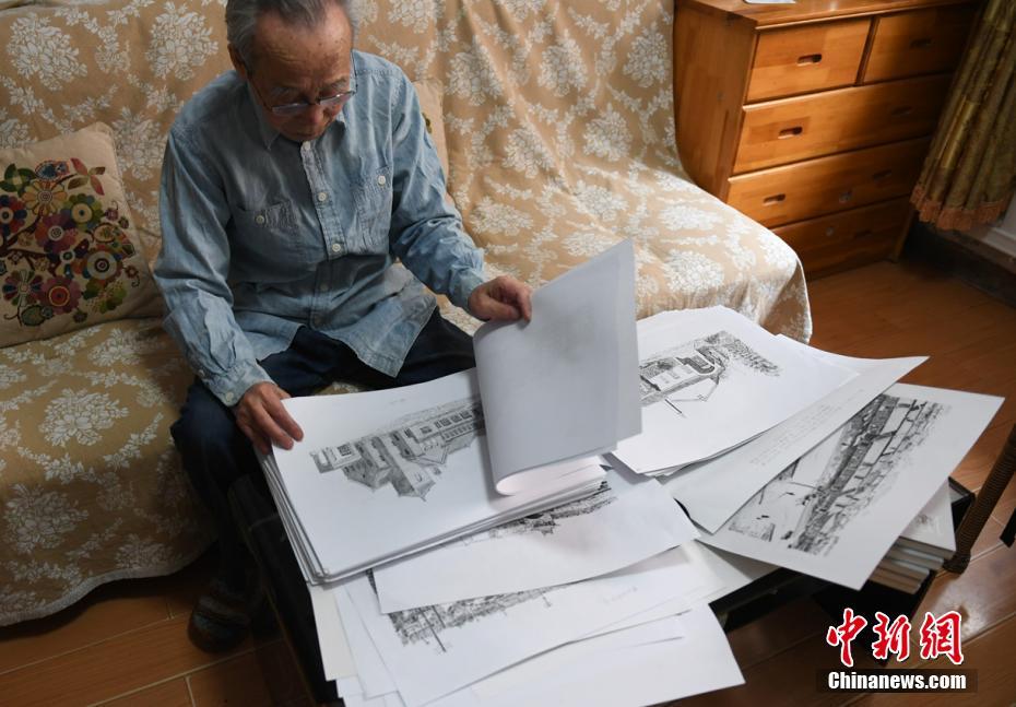 Elderly Changchun man draws 330 pictures of old buildings