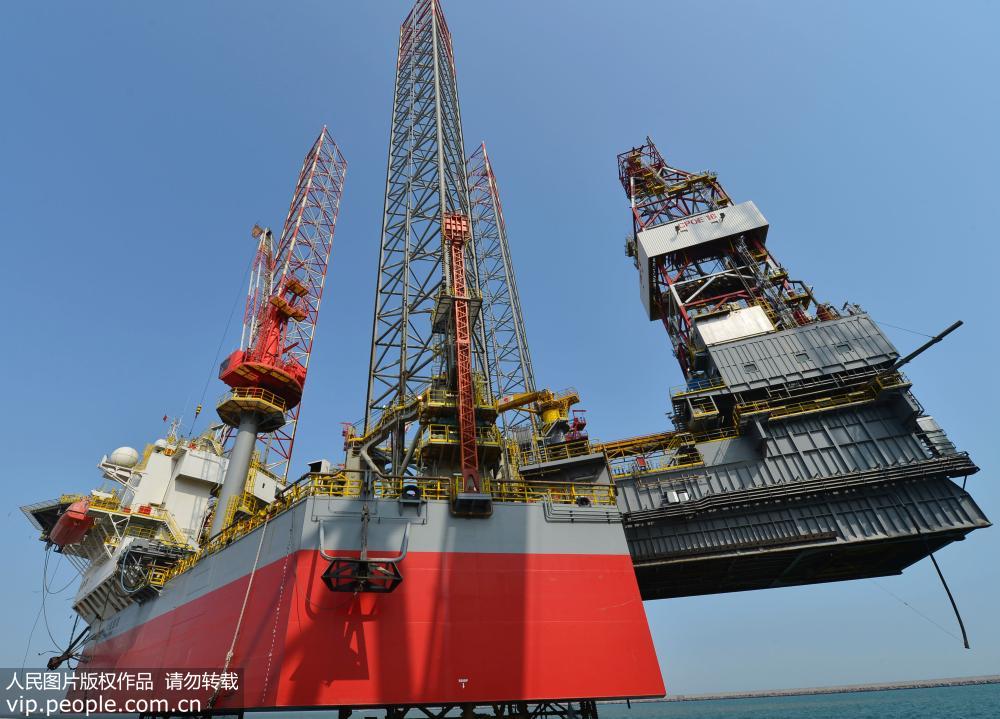 China's drilling platform anchored in Shandong