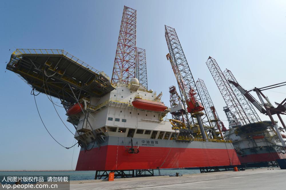 China's drilling platform anchored in Shandong