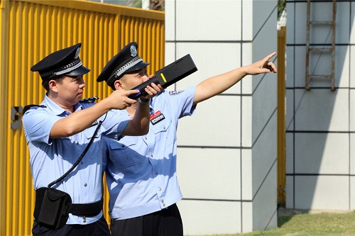 Sanya police equipped with anti-drone rifles to combat illegal UAVs