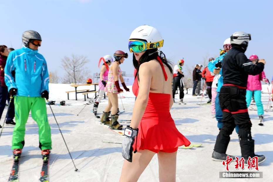 'Naked' ski festival held in Heilongjiang