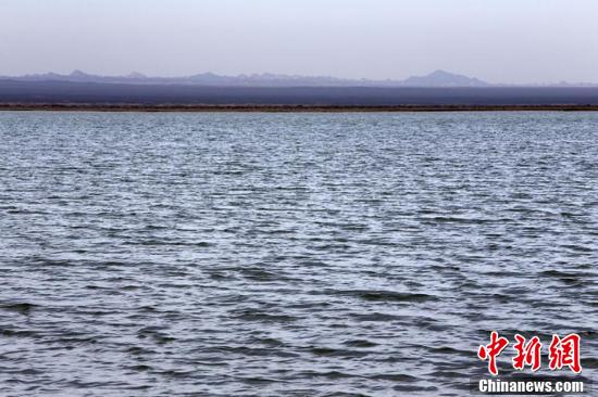 Water reappears in dried-up Gansu lake bed