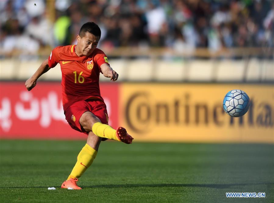 China's Huang Bowen shoots during the 2018 FIFA World Cup Russia qualification match between China and Iran, in Tehran, Iran, March 28, 2017. Iran won 1-0. (Xinhua/Guo Yong)