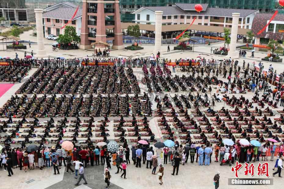 322 weavers in Hainan break Guinness World Record
