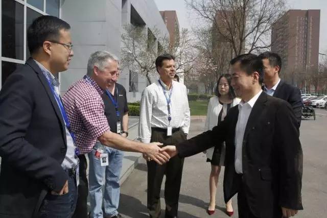 Li Yi meets Micron Technology EVP Wayne Allan