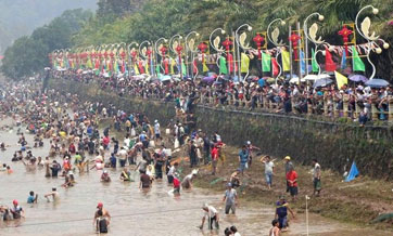 Yunnan residents participate in fishing contest