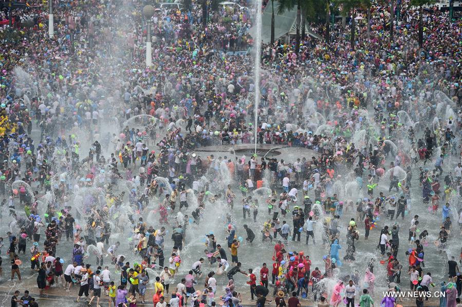 Water-sprinkling festival celebrated in Jinghong City, China's Yunnan