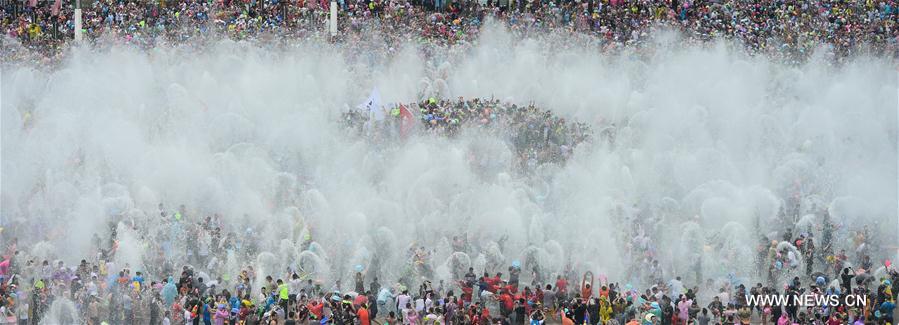 Water-sprinkling festival celebrated in Jinghong City, China's Yunnan