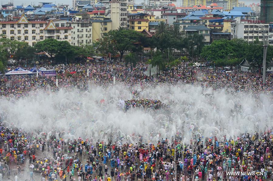 Water-sprinkling festival celebrated in Jinghong City, China's Yunnan