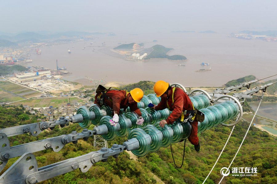China’s largest trans-oceanic electricity transmission towers put into operation