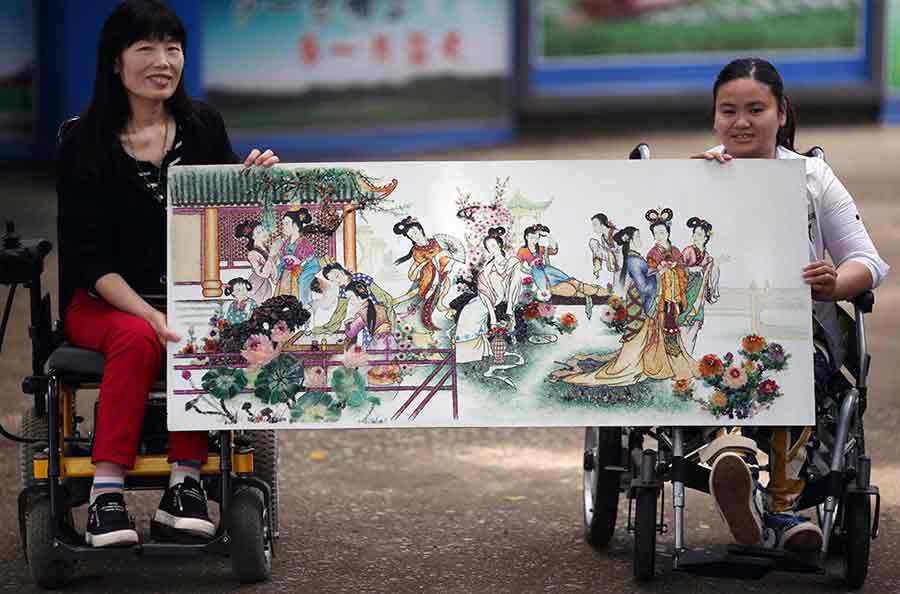 Handicapped woman takes pride in artistry, deft hands