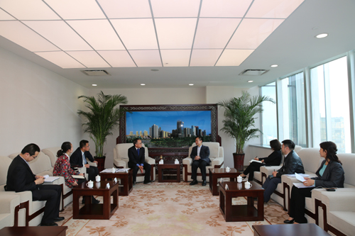 Li Yi meets Song Xiongxiong, distinguished professor in Recruitment Program of Global Experts