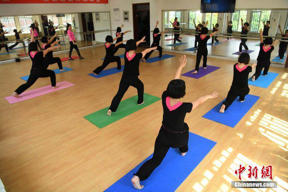 Chongqing rehab center give job training to drug addicts 