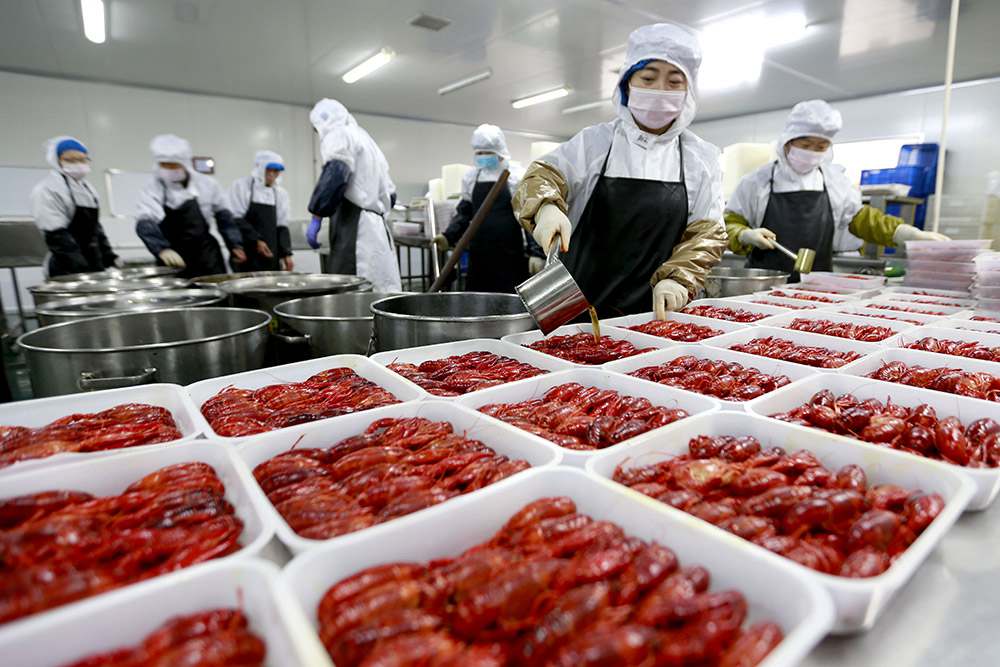 Crayfish season begins in eastern China