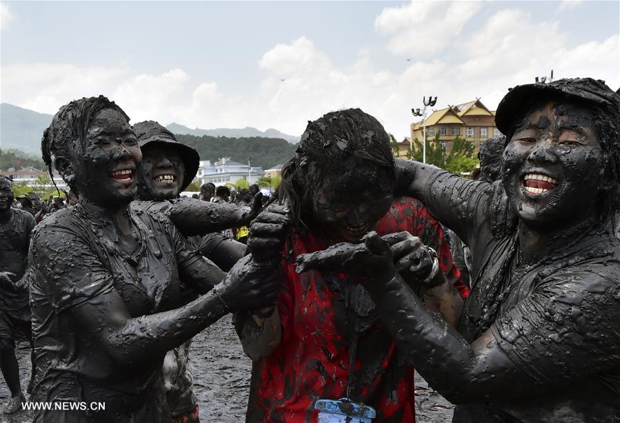 Wa people, tourists celebrate 'Monihei' Carnival in SW China's Yunnan