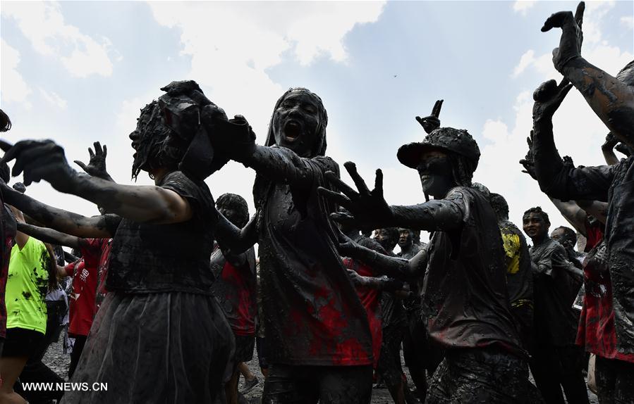 Wa people, tourists celebrate 'Monihei' Carnival in SW China's Yunnan