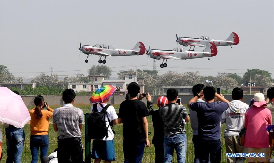 People enjoy Labor Day holiday across China