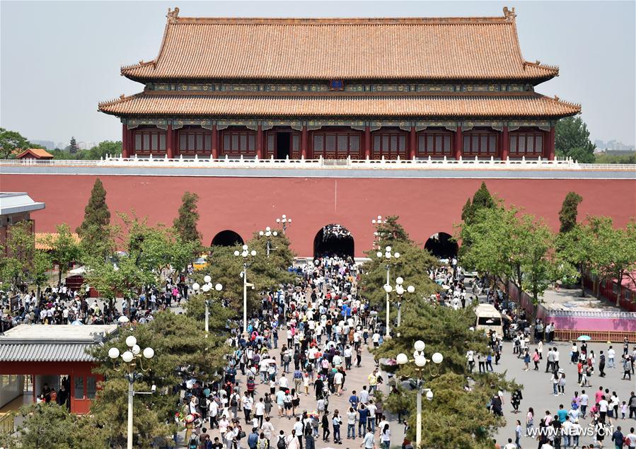 China sees tourism boom during May Day holiday