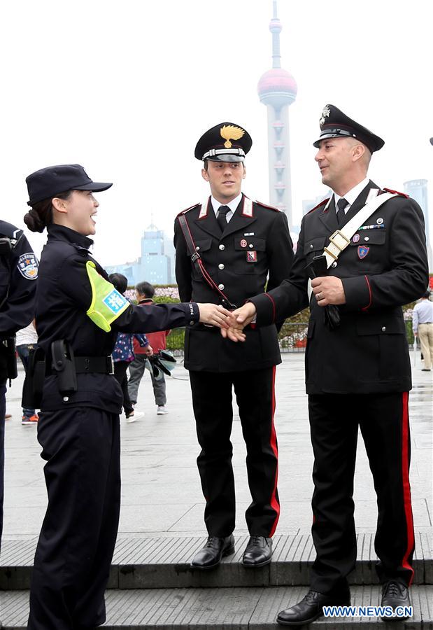 Chinese, Italian policemen patrol together in China's Shanghai