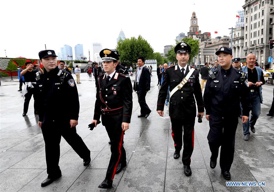 Chinese, Italian policemen patrol together in China's Shanghai