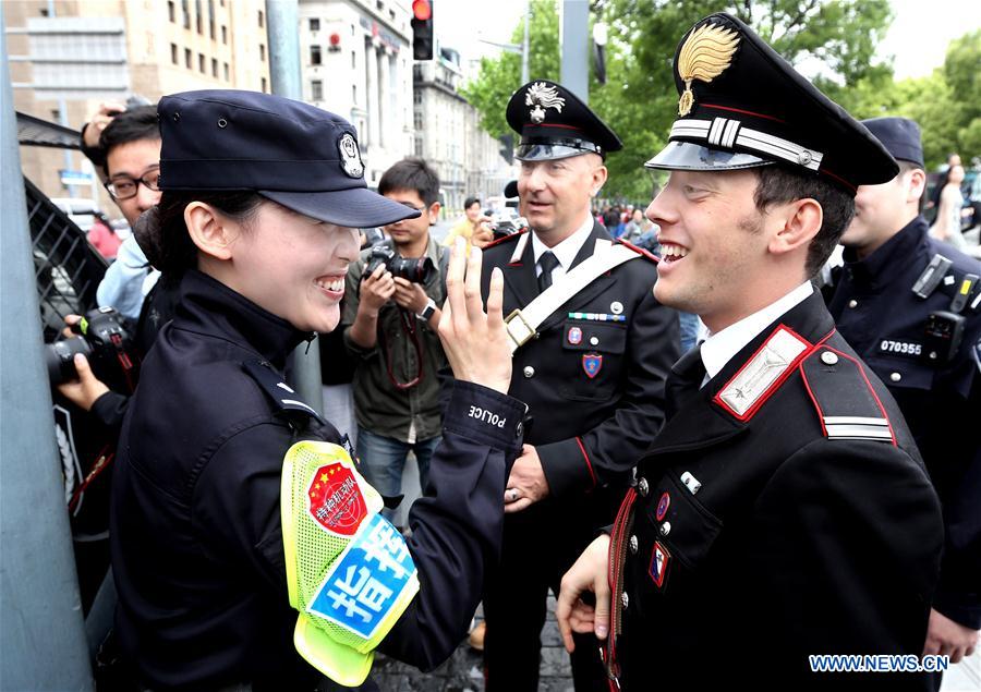 Chinese, Italian policemen patrol together in China's Shanghai