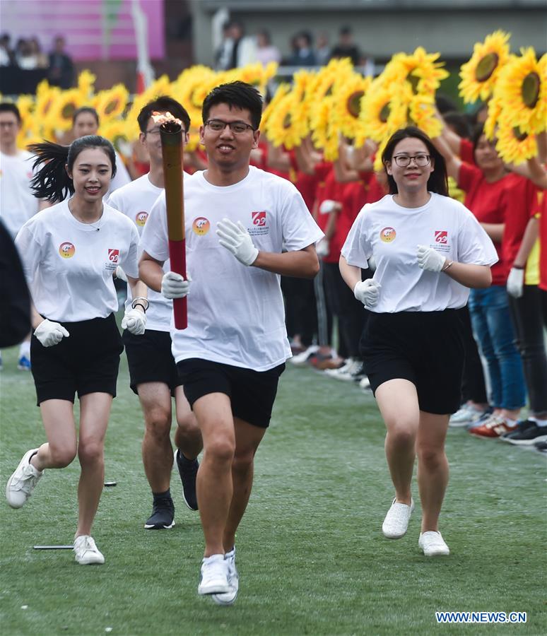 College students in China's Zhejiang celebrate Youth Day