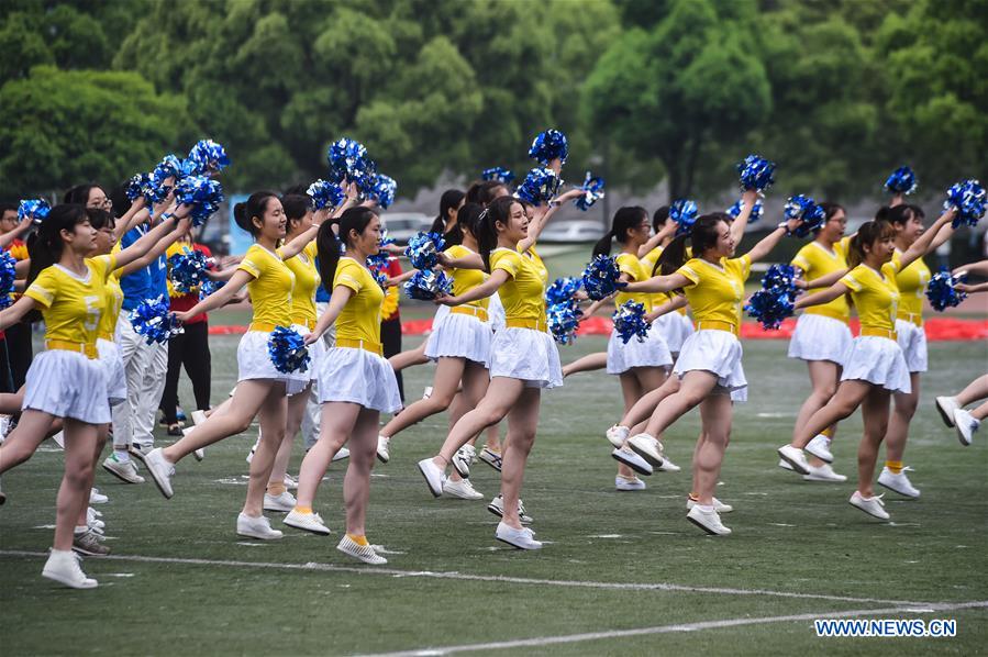College students in China's Zhejiang celebrate Youth Day