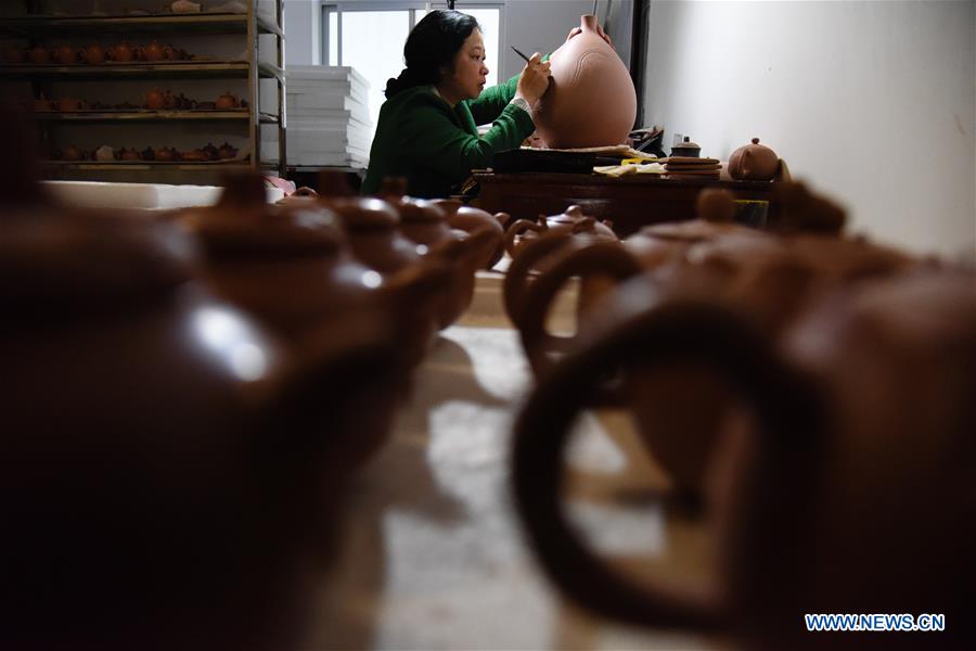 Nixing pottery: time-honored craft in S China's Guangxi