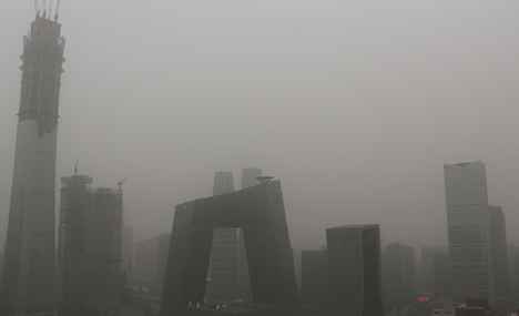 Sandstorm batters Beijing for second day