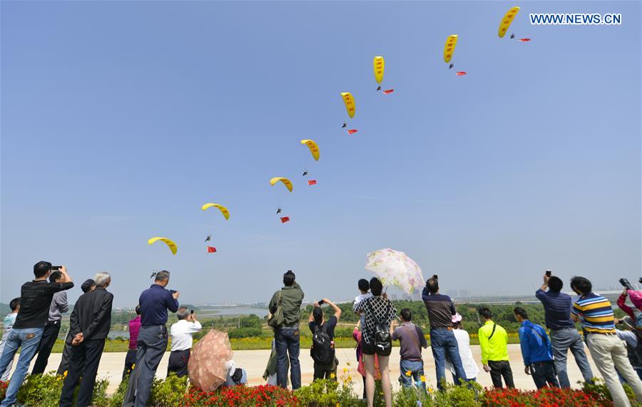Aero sports competition held in central China