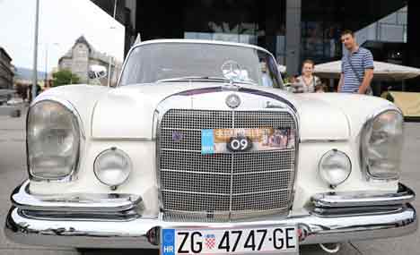 Vintage cars exhibited at 15th Int'l Old-timers Show