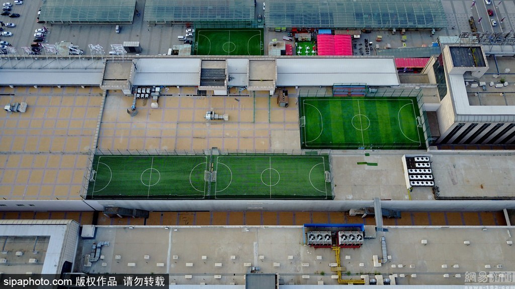 3 soccer fields built on roof of Shenyang shopping mall