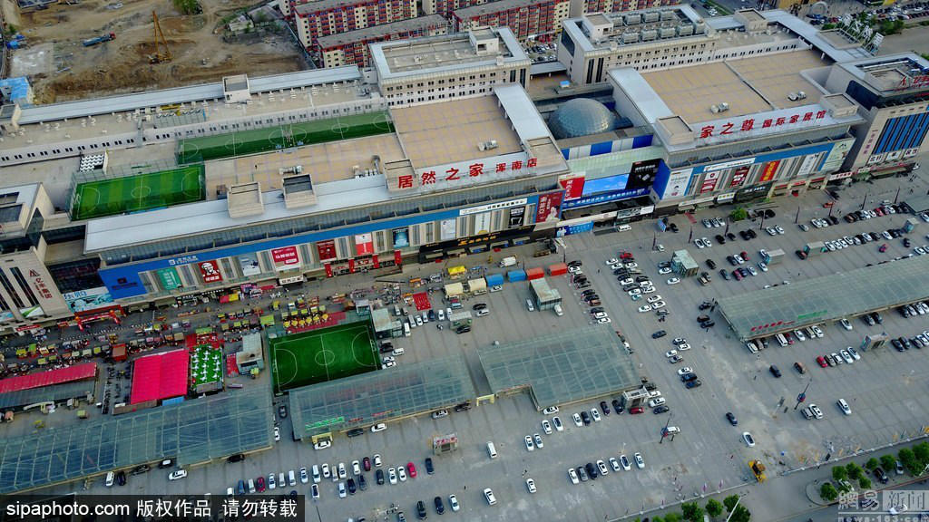 3 soccer fields built on roof of Shenyang shopping mall