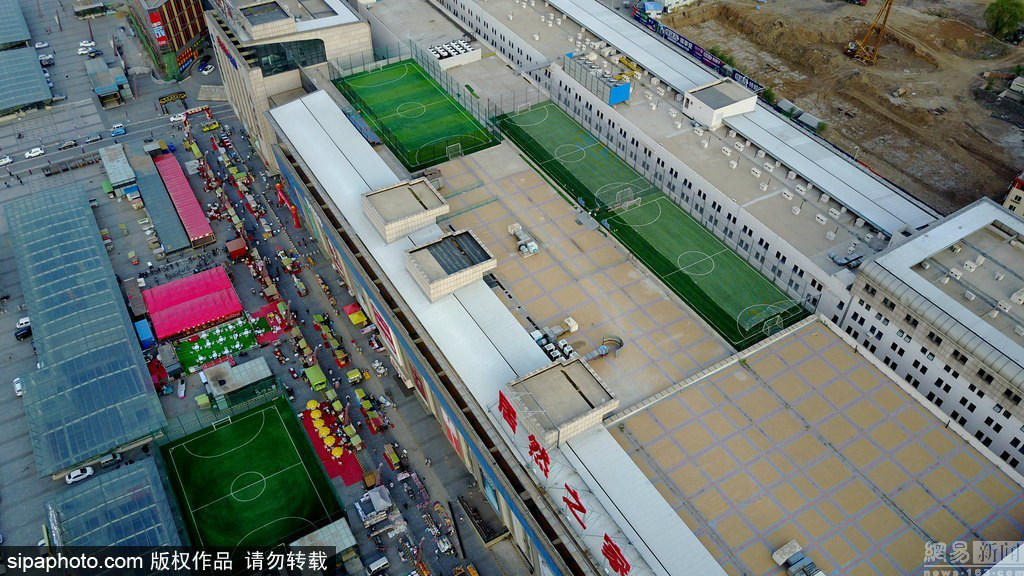 3 soccer fields built on roof of Shenyang shopping mall