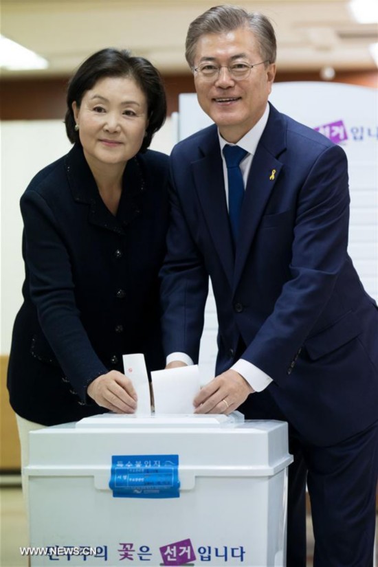 Moon Jae-in leads exit polls in S. Korean presidential election by large margin