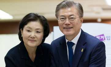 Moon Jae-in leads exit polls in S. Korean presidential election by large margin