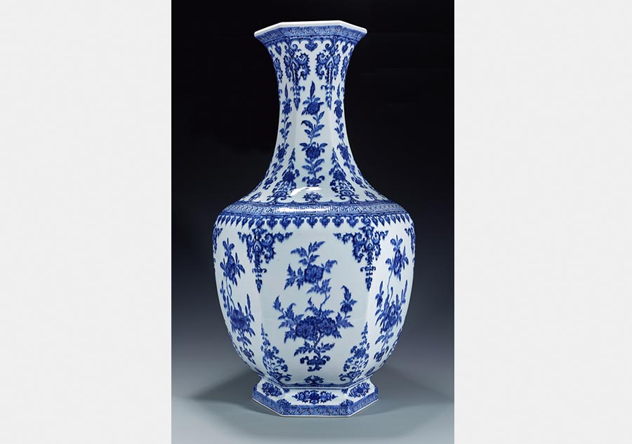 New Macao auction highlights imperial painting, wine vessel