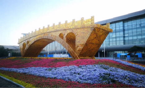Flowerbeds welcome visitors for Belt and Road forum