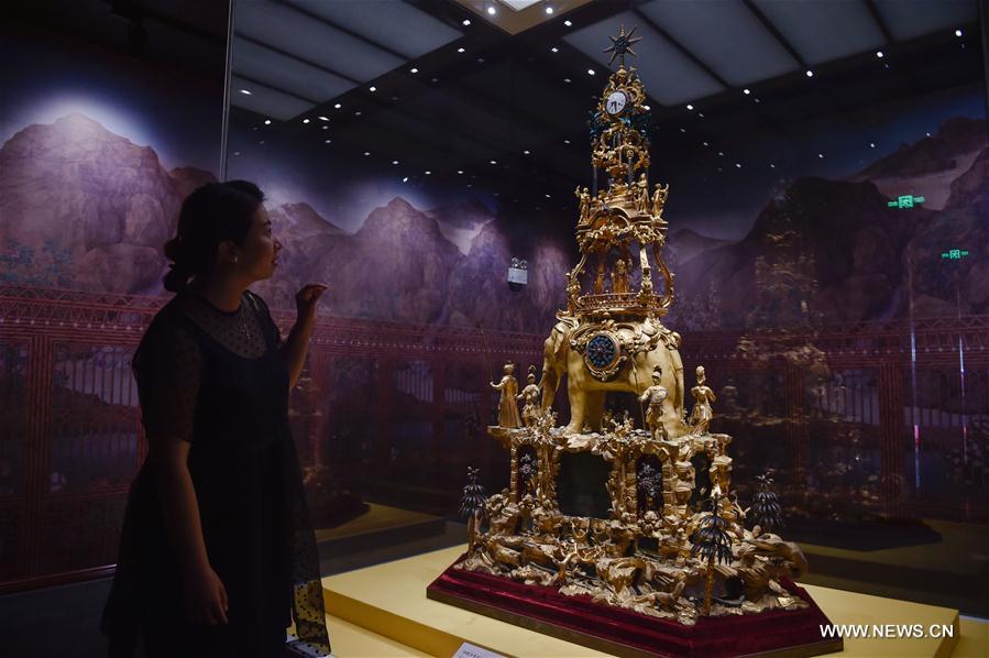 Beijing-based Palace Museum exhibits foreign antiques in SE China