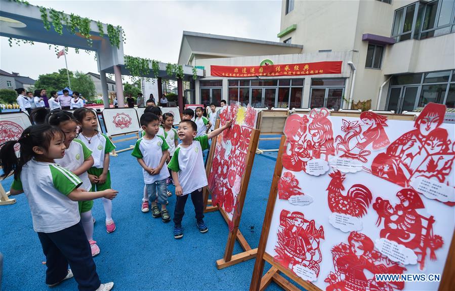 Children attend intangible cultural heritage activity in E China
