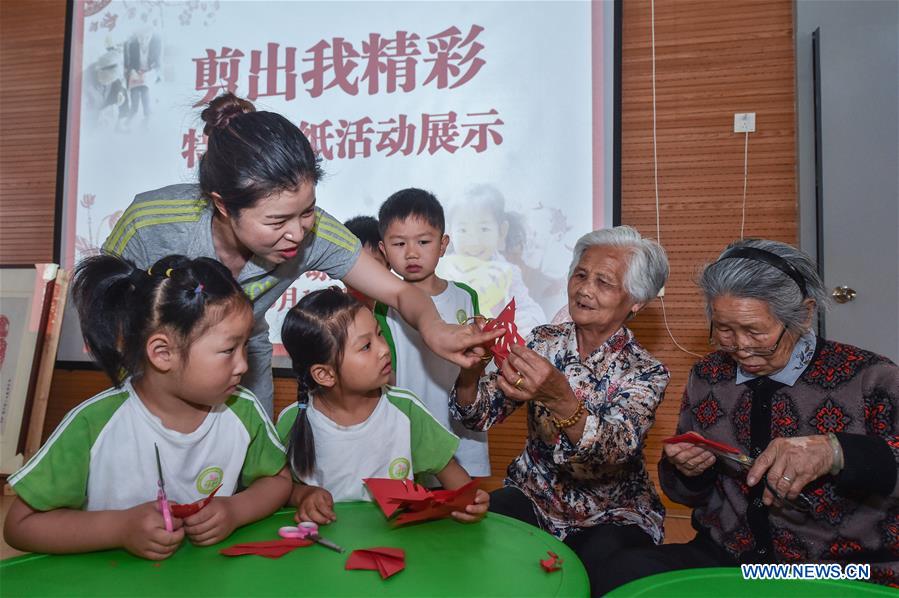 Children attend intangible cultural heritage activity in E China