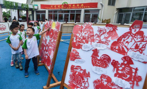 Children attend intangible cultural heritage activity