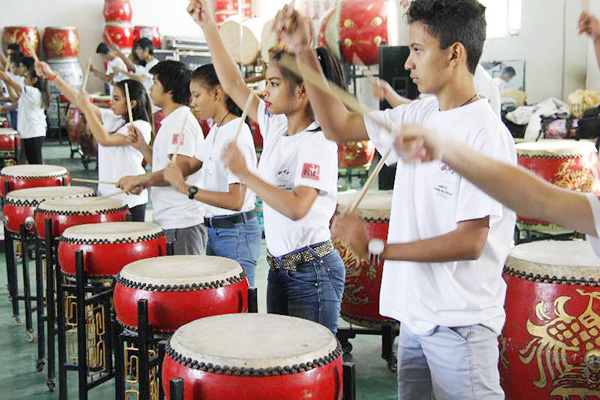 French students channel the art of drumming in Taiyuan