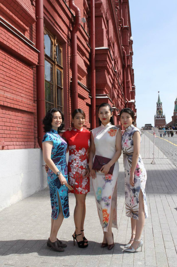 Beauties in Cheongsam showcase Chinese culture in Moscow