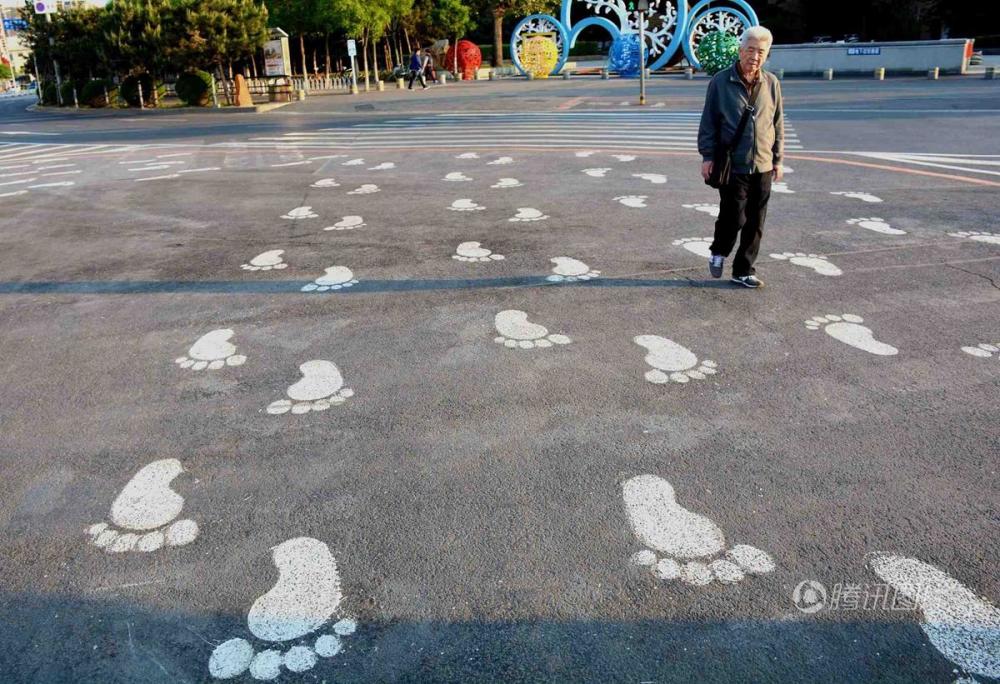 'Little feet’ crosswalks in Liaoning