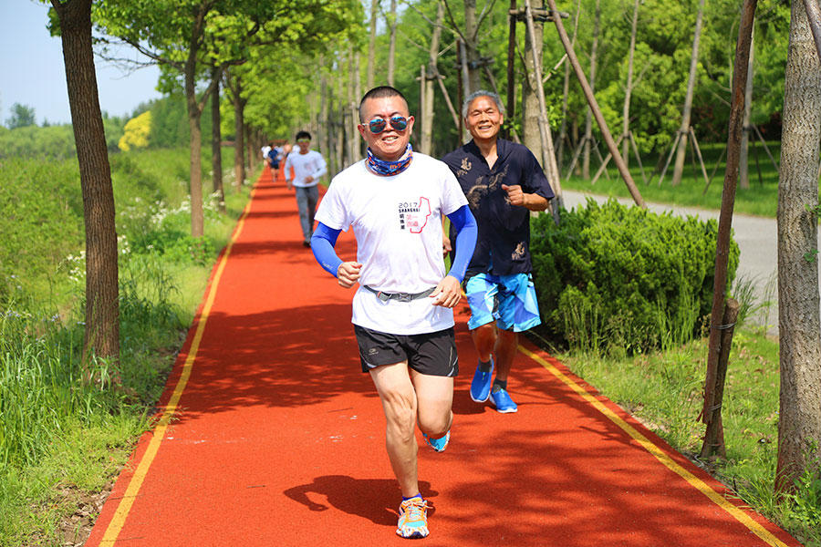 Smart running track monitors performance