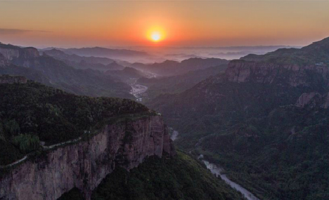 Casting off poverty thanks to Guoliang cliff corridor