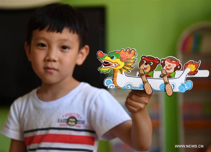 Kindergarten in Hebei holds activity to greet Dragon Boat Festival